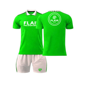 Kits de football rétro de haute qualité uniformes de maillot de football conçus sur mesure pour enfants hommes ensembles supérieurs à la mode nom/logo OEM inclus - Product Image 4