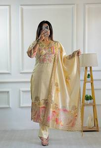 Collection trois pièces, couleur étonnante, meilleure qualité, salwar kameez en soie avec dupatta et broderie, fabricant d'Inde - Product Image 3