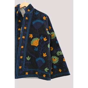 Veste en velours de luxe pour femme, occasions hivernales, broderie florale matelassée, style ethnique contemporain, écologique, respirante, séchage rapide - Product Image 3