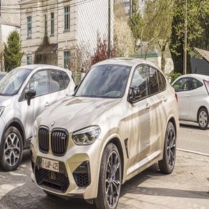 SUV Sport d'Occasion BMW X4 XDrive20d M avec Moteur Turbo FWD Sièges en Cuir Intérieur Foncé à Vendre - Product Image 6