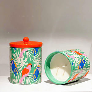 Bougies parfumées en pot en céramique moderne coulé à la main Étiquette personnalisée en cire de noix de coco pour une maison paisible ou des cadeaux d'amitié - Product Image 1