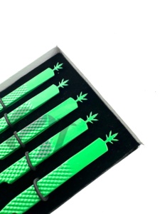 Meilleures pinces à extensions de cils incurvées en acier inoxydable, revêtement en poudre vert Kelly, design à découpe d'arbre à 90 degrés, poignée diamantée - Product Image 3