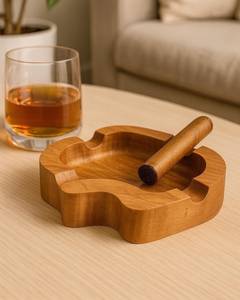 Cendrier en bois classique pour cigarettes et cigares |   Cendrier de table en bois massif fait main - Product Image 1