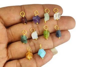 Pendentifs en gros vintage de 15 mm avec fermoir, ornés de pierres assorties et de laiton – Breloques MANGALMAY CORPORATION - Product Image 3