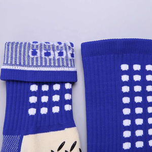 ถุงเท้าเล่นกีฬากันลื่นสำหรับเล่นฟุตบอลบาสเก็ตบอลถุงเท้ามีโลโก้ออกแบบได้ตามต้องการ - Product Image 3