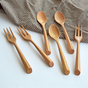Ustensiles de cuisine Cuillères design en bois Décoration de cuisine Restaurant et hôtel Couverts naturels avec finition peinte par glowin fashion - Product Image 3