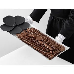 Bandeja de chocolate de metal plateada hecha a mano con asa Bandeja de chocolate decorativa de último diseño Dulces Plato de postre Mejor precio - Product Image 3