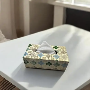 Caja de Pañuelos de Madera Artesanal con Estampado Meena |   Elegante Dispensador de Servilletas Decorativo - Product Image 6