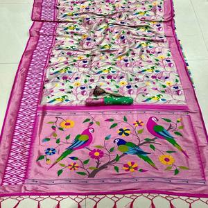 ผ้าไหมกันชีปุรัม ชุดส่าหรีสำหรับผู้หญิง งานปาร์ตี้ งานแต่งงาน ดีไซน์ใหม่ล่าสุด ปาทานี ปาโตลา ขอบผ้าตัดกัน ลายเมนน่า ซารี พร้อมผ้าพัลลูที่ถักลาย  มีสินค้าพร้อมส่ง - Product Image 1