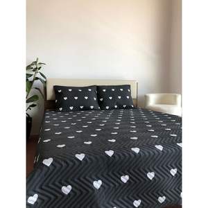 Juego de Cubrecamas Acolchados de Tamaño Doble en Color Antracita con Patrón Geométrico para Uso Doméstico - Colección Love - Product Image 1