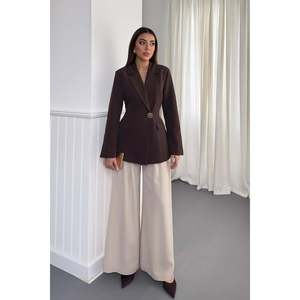 Blazer Marrón Entallado para Mujer, Marca Elisa Fashion, 1000g, Suministro al por Mayor - Product Image 4