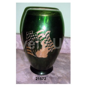 Urna verde con urnas de cremación con bandera americana grabada para cenizas humanas Urna grande para hombres y mujeres adultos - Product Image 1