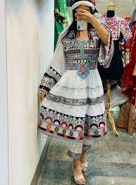 ชุดแต่งงานยาวถึงพื้นสไตล์วินเทจสำหรับผู้หญิงชุดปาร์ตี้งานแฮนด์เมดดีไซน์ใหม่2025จากปากีสถาน - Product Image 3