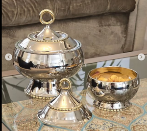 Cuenco decorativo de metal dorado y plateado de acero inoxidable de alta calidad con diseño de forma de flor pulida brillante de Indian Factory - Product Image 1