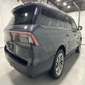 Lincoln Navigator L Reserve 2025 en parfait état - Product Image 3