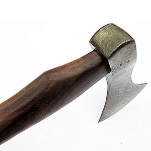 Hache de camping robuste en acier de Damas, tête en acier à motif artisanal avec manche en bois solide pour la survie en bushcraft et l'utilisation en plein air - Product Image 4