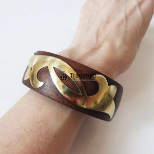 Brazaletes de madera hechos a mano para mujer en estilo natural Joyería de moda ecológica de Tradebyd - Product Image 1