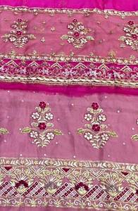 Costumes de fête en soie brodés à la main non cousus de créateur moderne pour femmes Style indien tendance pour les fêtes traditionnelles - Product Image 2