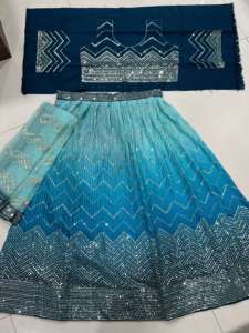 Venta caliente hermosa seda de Chinon Lehenga Choli con blusa y bordado Dupatta y fabricante de trabajo de lentejuelas de Surat - Product Image 4