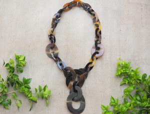 Collar de Lujo Hecho a Mano con Cuerno de Búfalo, Joyería Natural y Sostenible para Mujer, Alta Calidad - Product Image 2