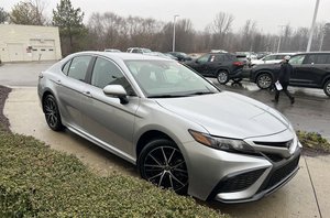 รถยนต์โตโยต้า แคมรี่ ซีดาน พวงมาลัยซ้าย ขับเคลื่อนล้อหน้า รุ่นปี 2022 ภายในหุ้มหนังสีเข้ม เครื่องยนต์เทอร์โบ ยาง R15 เกียร์อัตโนมัติ 6 สปีด ขาย - Product Image 6