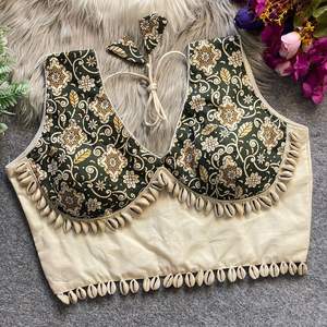 Chemisier cousu de style navratri de qualité supérieure avec coton imprimé ajrakh Khadi avec de véritables coquillages pour tous les événements - Product Image 4