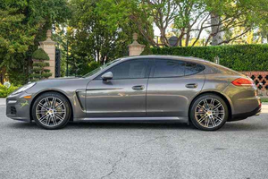 2024 pour Panamera Edition Premium Package Plus, conduite à gauche, sièges en cuir, 5 places, phares au xénon, caméra de recul, écran tactile - Product Image 2