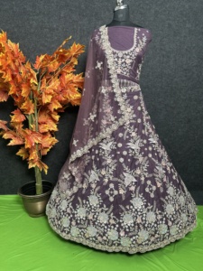 Vêtements de fête à la mode Designer Party Wear Lehenga avec Zari Sequin Broderie Net Tissu Jupe Blouse et Dupatta pour les mariages - Product Image 3