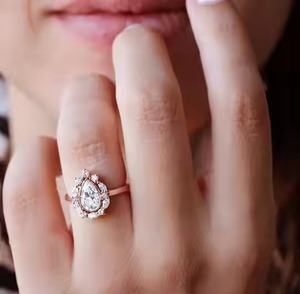 Bague de fiançailles en diamant de laboratoire en forme de poire plaqué argent massif 14 carats pour femmes romantiques - Product Image 3