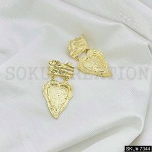 Collar chapado en oro antiguo Ropa de mujer Aspecto tradicional Latón Capa India Oro elegante Producto Premium hecho a mano - Product Image 3