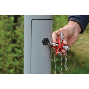 Clé de cabinet multifonction 9 en 1 SuBMaster à 14 fonctions avec mousqueton sur chaîne par SCHUEBO - Product Image 5