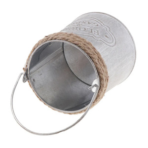 Regaderas sostenibles de Metal rústico para tus plantas Nature Hue Hermosas regaderas verdes para cada jardinero - Product Image 6