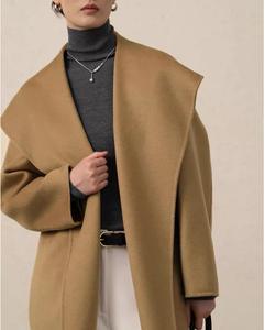 Manteau trench kaki axé sur la mode élégante et discrète avec options de personnalisation - Product Image 6