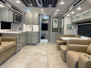 NUEVO Autocaravana T-I-F-F-I-N RV A-L-L-E--G-R-O BAY 38AB 2026 DISPONIBLE PARA LA VENTA - Product Image 2