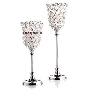 Bougeoir Hurricanes en aluminium décoratif de mariage fini argenté avec tasse en cristal pour centres de table - Product Image 6
