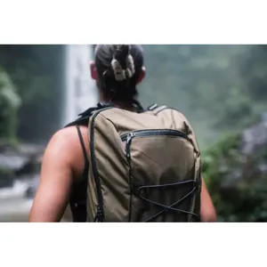Mochila de Senderismo Sostenible Impact AWARE de 18L con Bolsa Impermeable, Accesorios Ecológicos para Aventuras al Aire Libre - Product Image 2