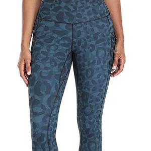 Conjunto de Yoga de Dos Piezas Súper Suave y Elástico, Leggings Cortos con Campana de Manga Corta para Verano, Trajes Deportivos Transpirables para Adultos, Color Sólido - Product Image 3