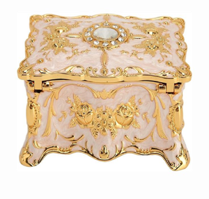 Boîte à bijoux somptueuse en or et rose ornée, avec une pierre précieuse centrale et un relief floral complexe, disponible au prix de gros - Product Image 1