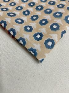 Tissu en coton imprimé à la main avec un motif floral géométrique de petite taille, textile artisanal indien traditionnel - Product Image 3