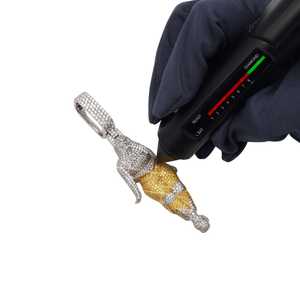 Pendentif logo personnalisé GODDESS en or 14 carats avec moissanite et breloques diamant - Product Image 3