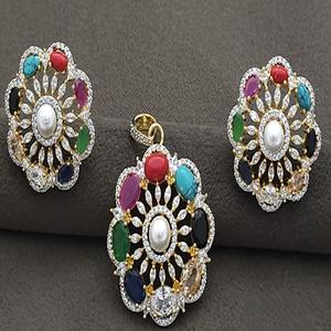 Conjunto de colgante tachonado Navratana con acabado blanco dorado glamuroso de diseñador con piedras AD para bodas y fiestas para mujer - Product Image 1