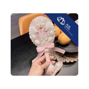MEILLEURE VENTE Miroir à main en coquillage Miroir à main lisse pour une utilisation quotidienne personnelle de maquillage et de toilettage et un soutien de vanité Vietnam - Product Image 1