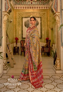 Soie de Patola imprimée de qualité indienne avec bordure de créateur pour femmes, vêtements de mariage et de fête - Product Image 2