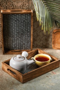 Plateau en aluminium fonctionnel élégant avec technique d'émail de couleur pour la décoration à des fins pratiques dans les maisons contemporaines ou traditionnelles - Product Image 2