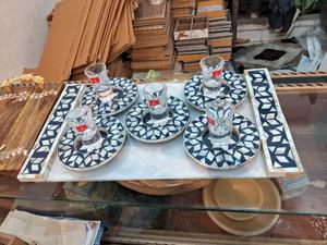 Ensemble de dessous-de-verre ronds en nacre artisanale Royal Crescent, plateau en acrylique, fabrication artisanale, protection de table, intérieurs élégants, cadeaux de fête - Product Image 5