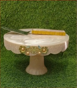 Opulent Bloom Support à gâteau en résine rose fait à la main Serveur en acier inoxydable de qualité supérieure Combo pour mariages, célébrations et cadeaux haut de gamme - Product Image 2