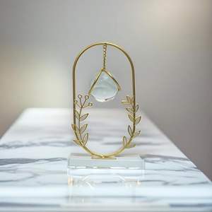 Ornement de boule de cristal, boule propre avec support en fer doré, design moderne simple, art déco, mariage - Product Image 2