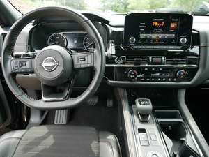 Nissan Pathfinder Rock Creek SUV 4x4 2023, sièges en cuir, toit ouvrant, caméra arrière 360°, transmission automatique, moteur essence 4.1-6L - Product Image 6