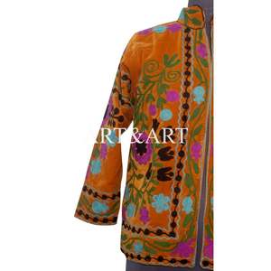 Chaqueta Acolchada Elegante de Invierno para Mujer, Bordado de Terciopelo Hecho a Mano, Diseño Exquisito de Suzani, Forro de Seda de Algodón y Terciopelo Suave - Product Image 3