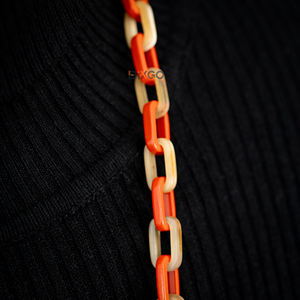 Mini collar de cadena multiusos Premium hecho de cuerno sintético en naranja vibrante accesorio de moda hecho a mano para mujer - Product Image 5